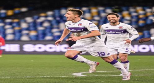 فيورنتينا يكتسح نابولي بخماسية في عقر داره ويبلغ ربع نهائي كأس إيطاليا (فيديو)